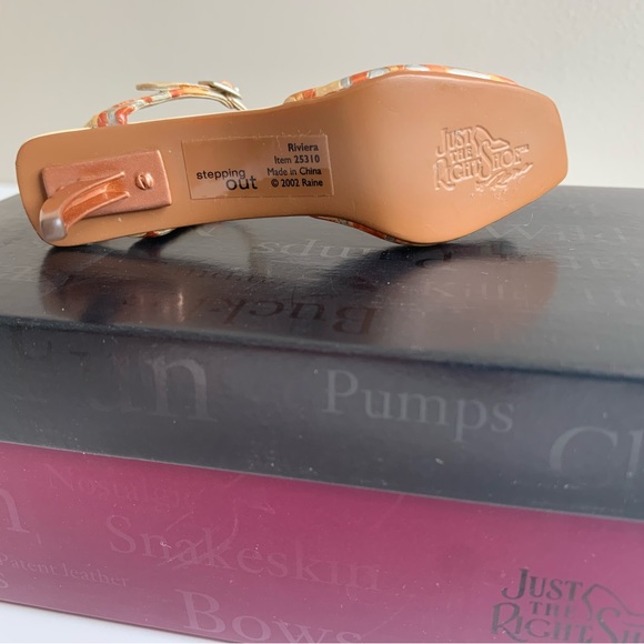 Riviera 2002 - Just the Right Shoe - Picture 3 of 9